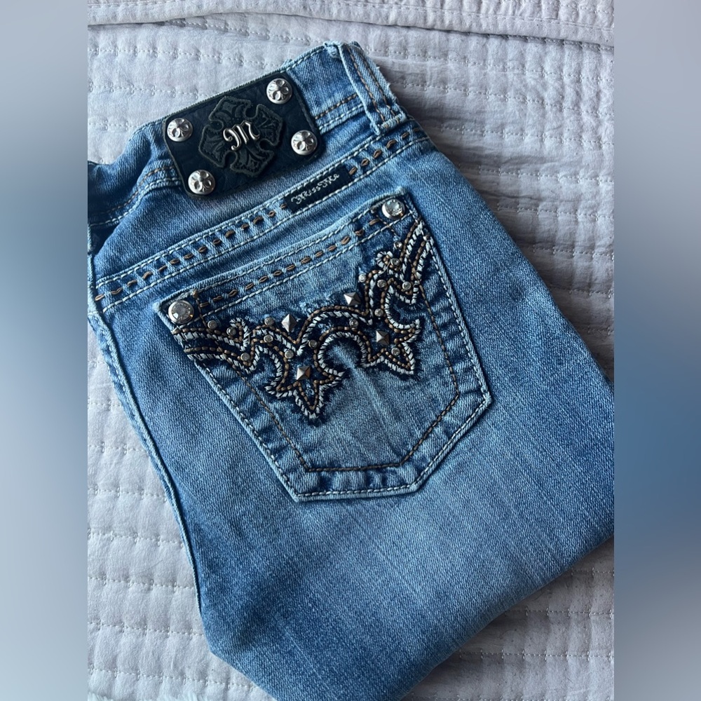 Low waisted bootcut Miss Me Jeans. Size 27 Long